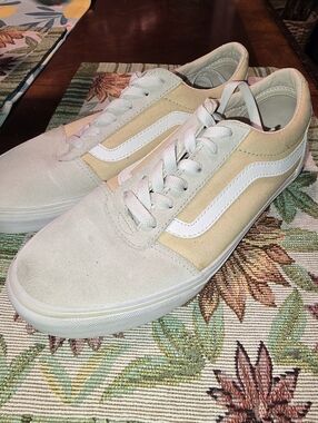Vans Low-Top Sneakers in Cream and White